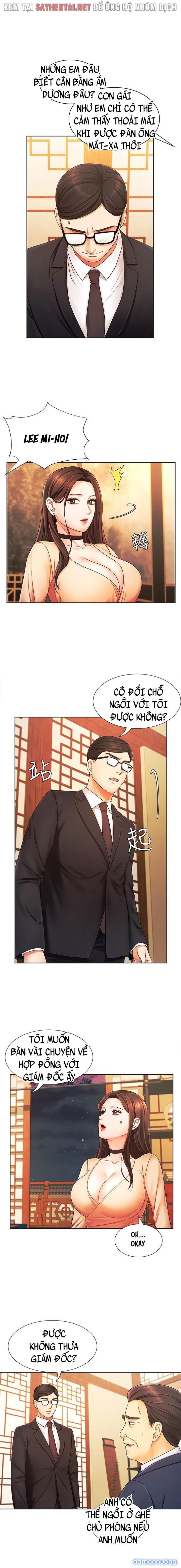 Nữ Nhân Viên Đắt Hàng 