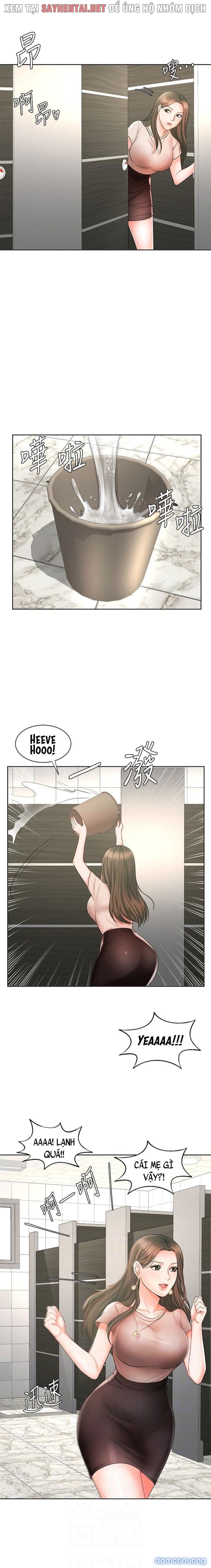 Nữ Nhân Viên Đắt Hàng 