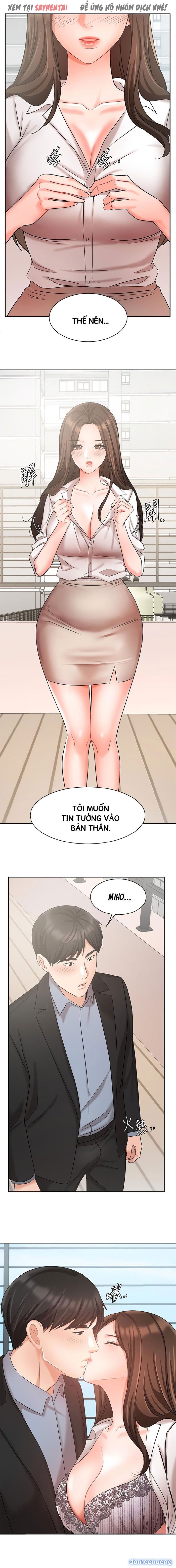 Nữ Nhân Viên Đắt Hàng 