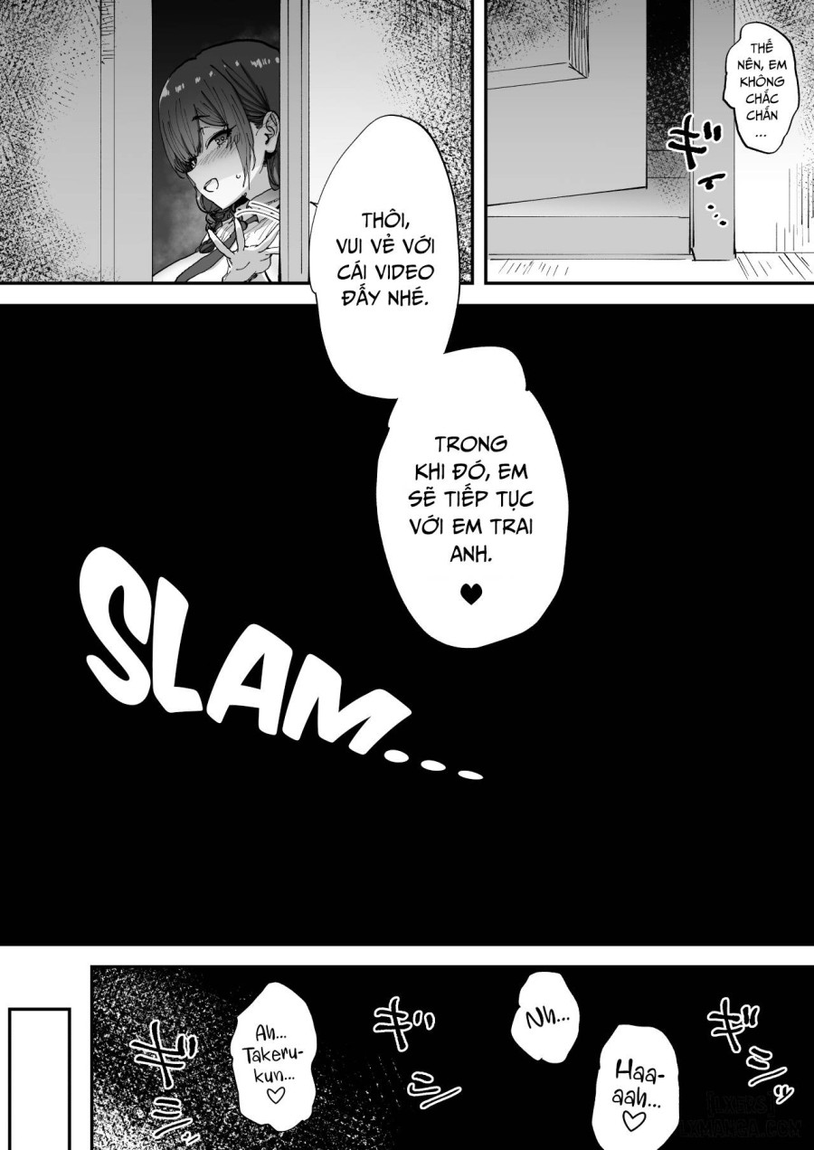 Shiranai Onee-san ga Bokura no Himitsu Kichi ni Yattekita! 