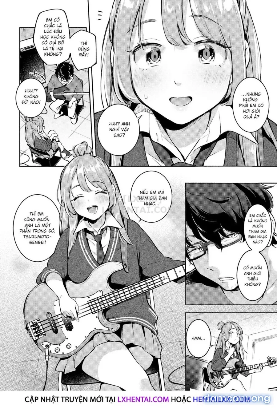 Cô học trò học guitar 