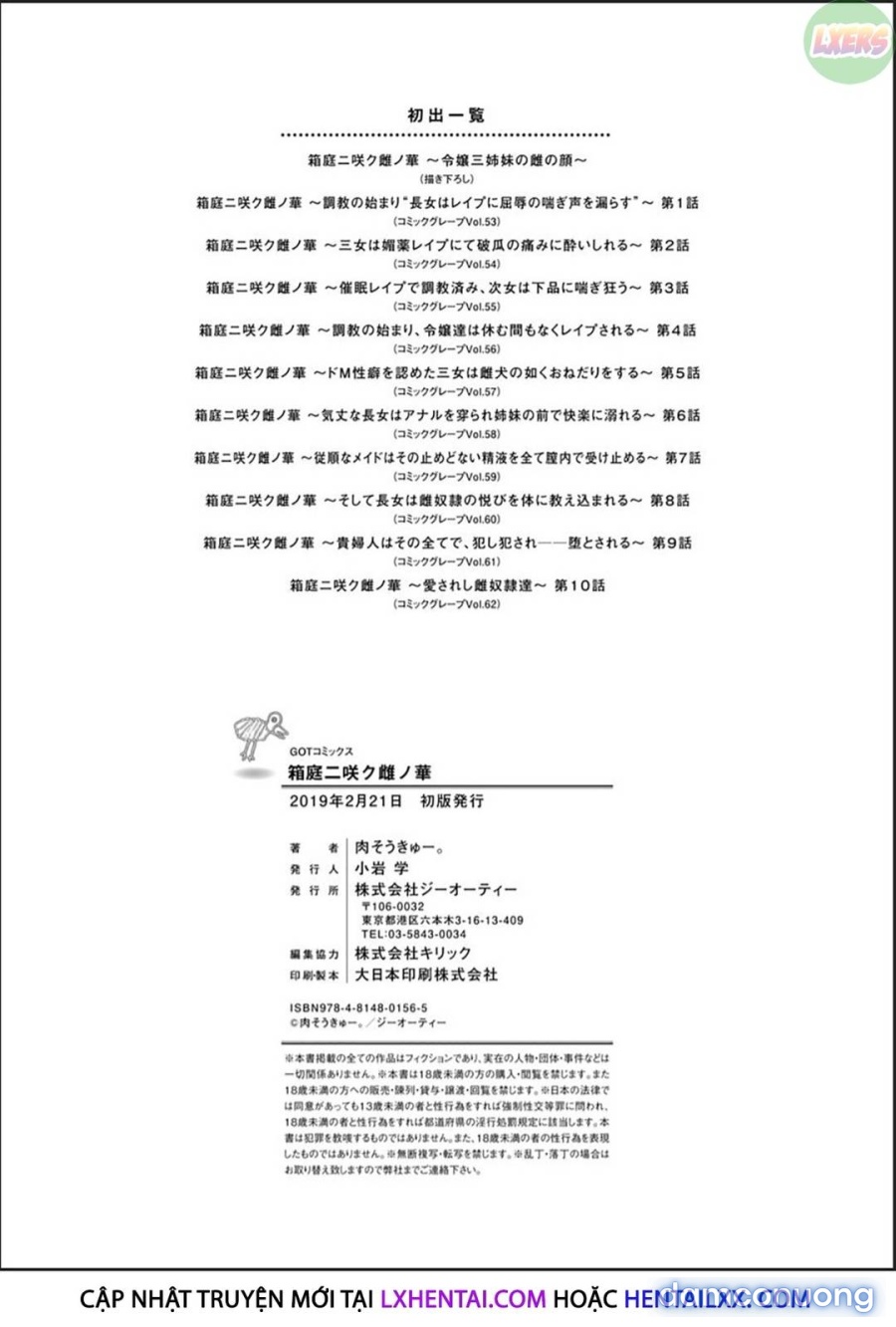 Phụ nữ như những đóa hoa khoe sắc ngoài vườn 