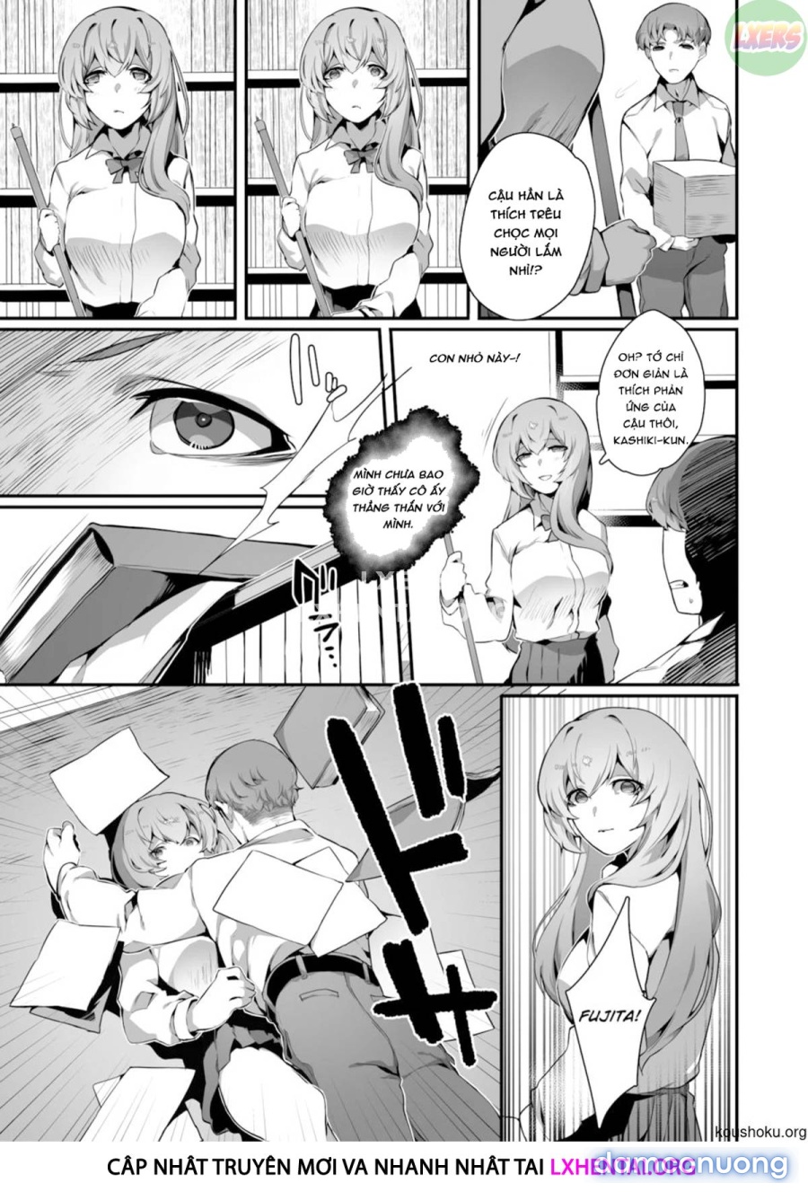 Cô gái thần bí ngồi cạnh tôi 
