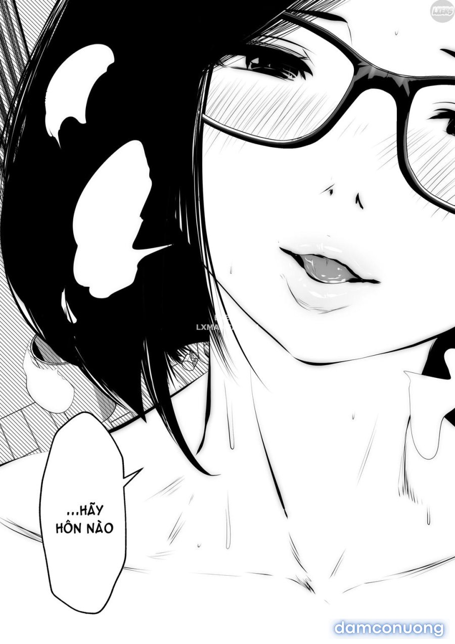 Cô Nàng Kính Gọng Đen 